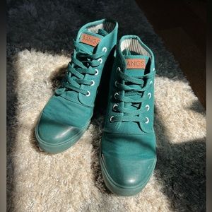 Emerald green Bangs.